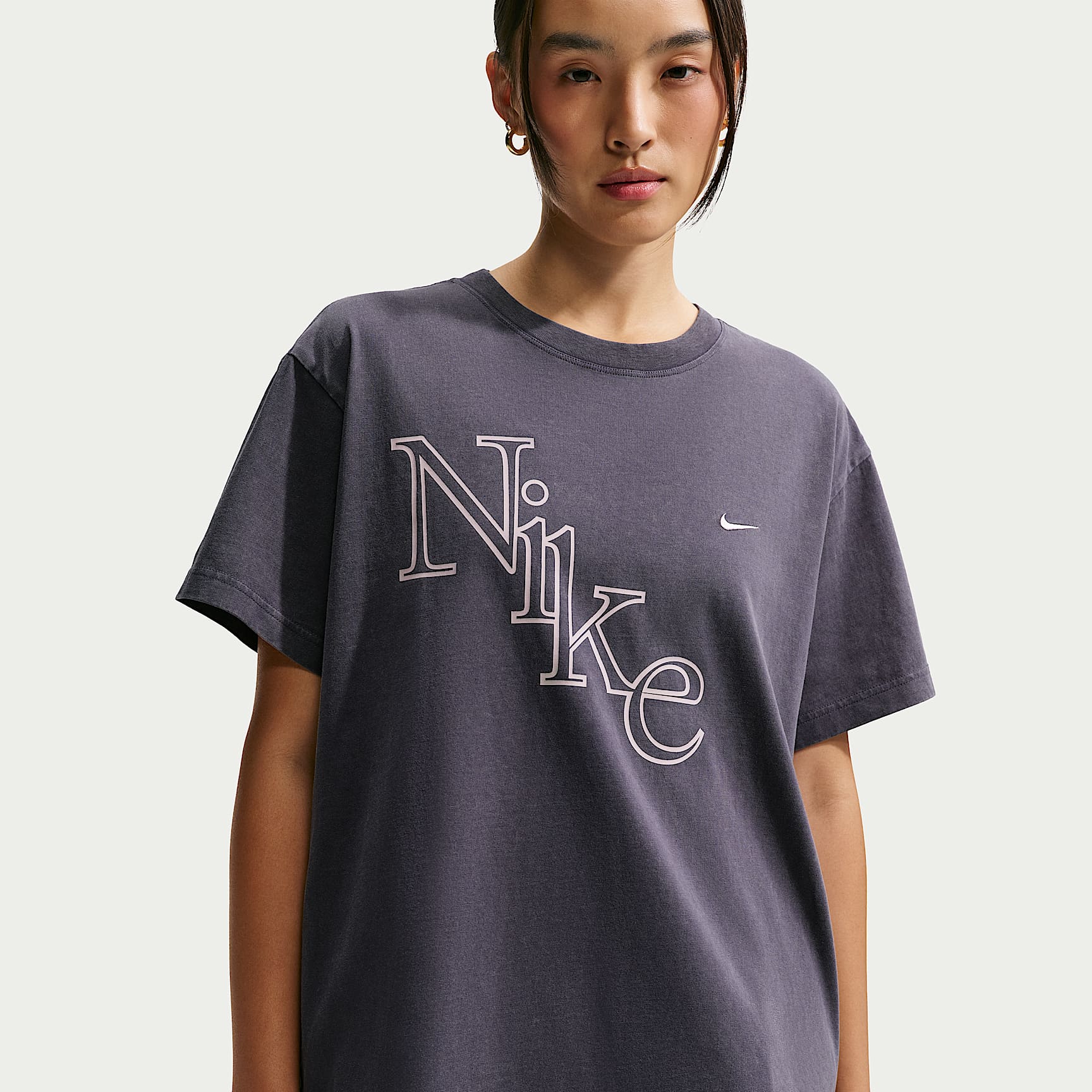 Nike Sportswear Classic Women's Oversized T-Shirt. Nike.com